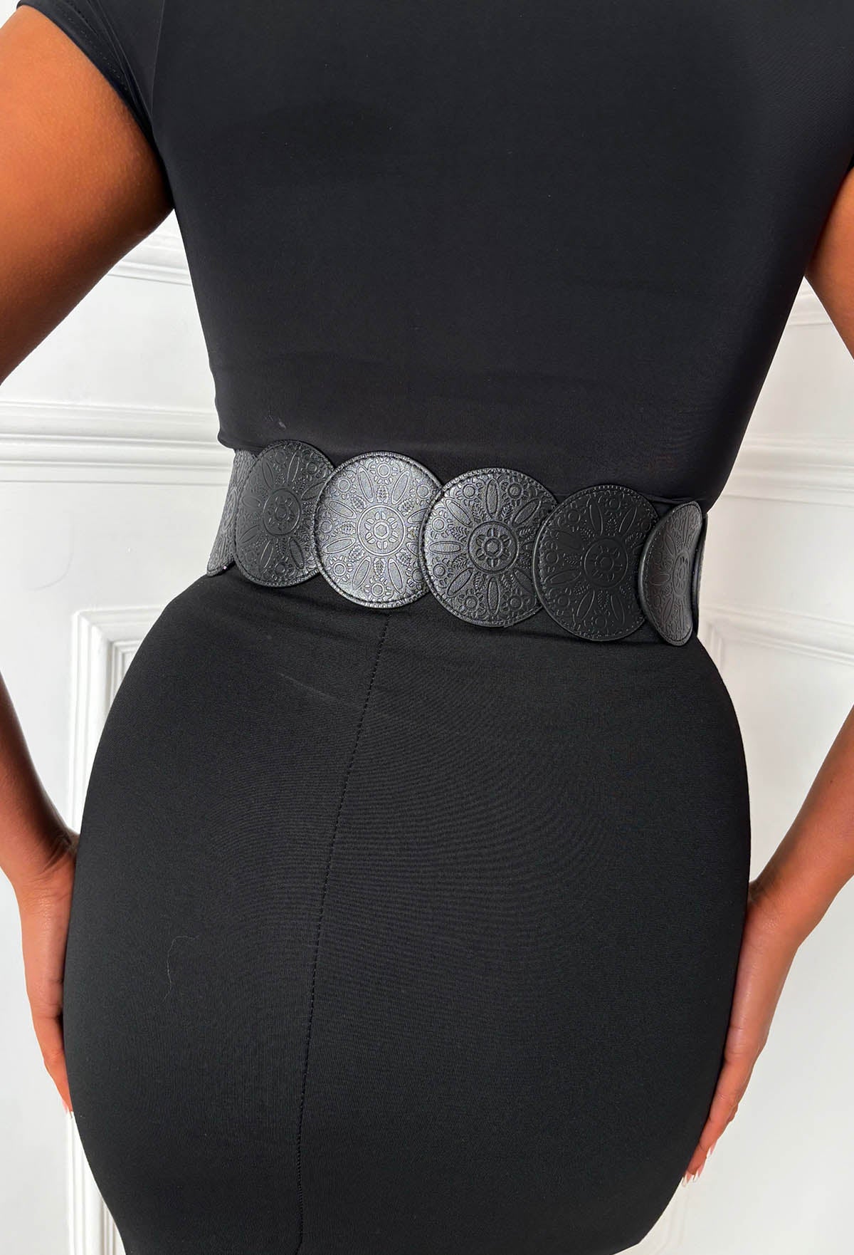 Bad Romance Black Oversized Disc Western Style Belt - Image 3