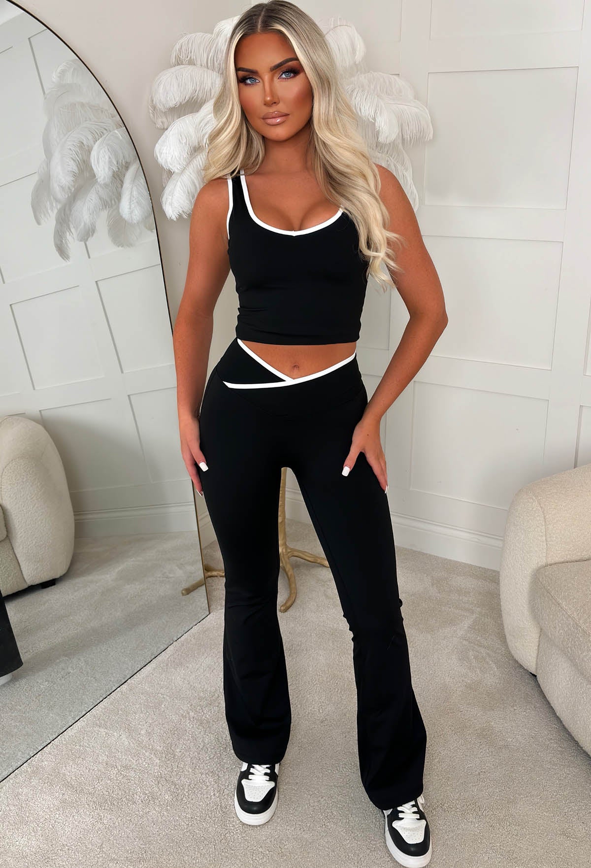 Effortless Cool Black Contrast Edge Activewear Set - Image 4