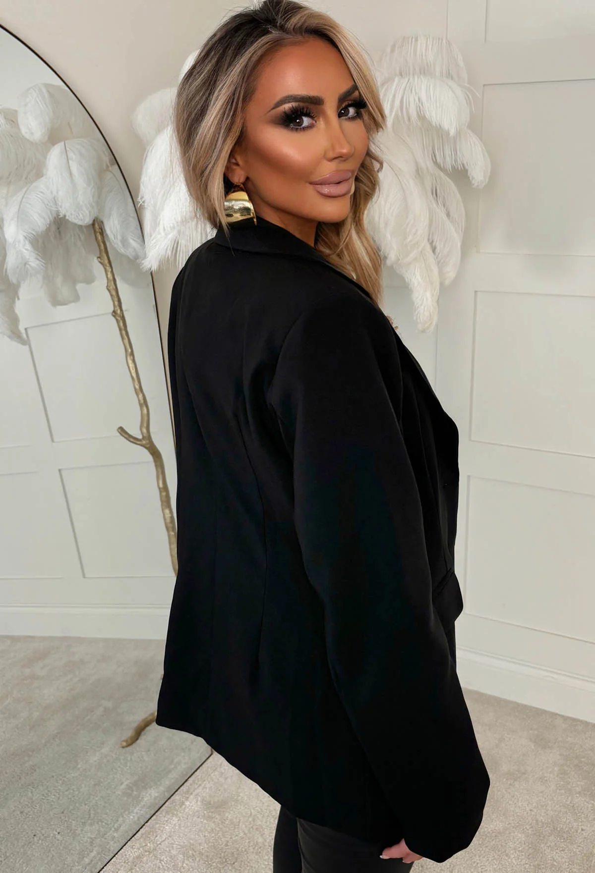 It Girl Essential Black Fitted Blazer - Image 3