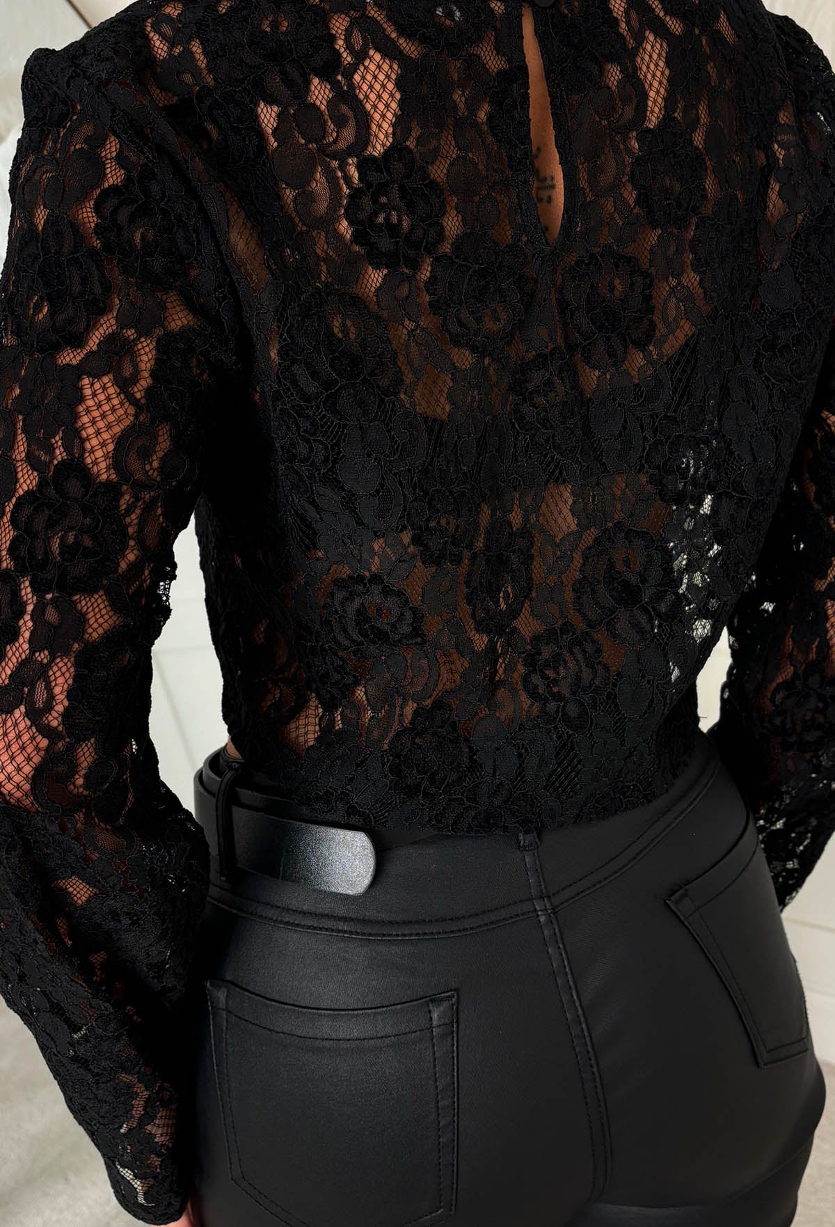 It Girl Season Black Lace Cropped Top - Image 4
