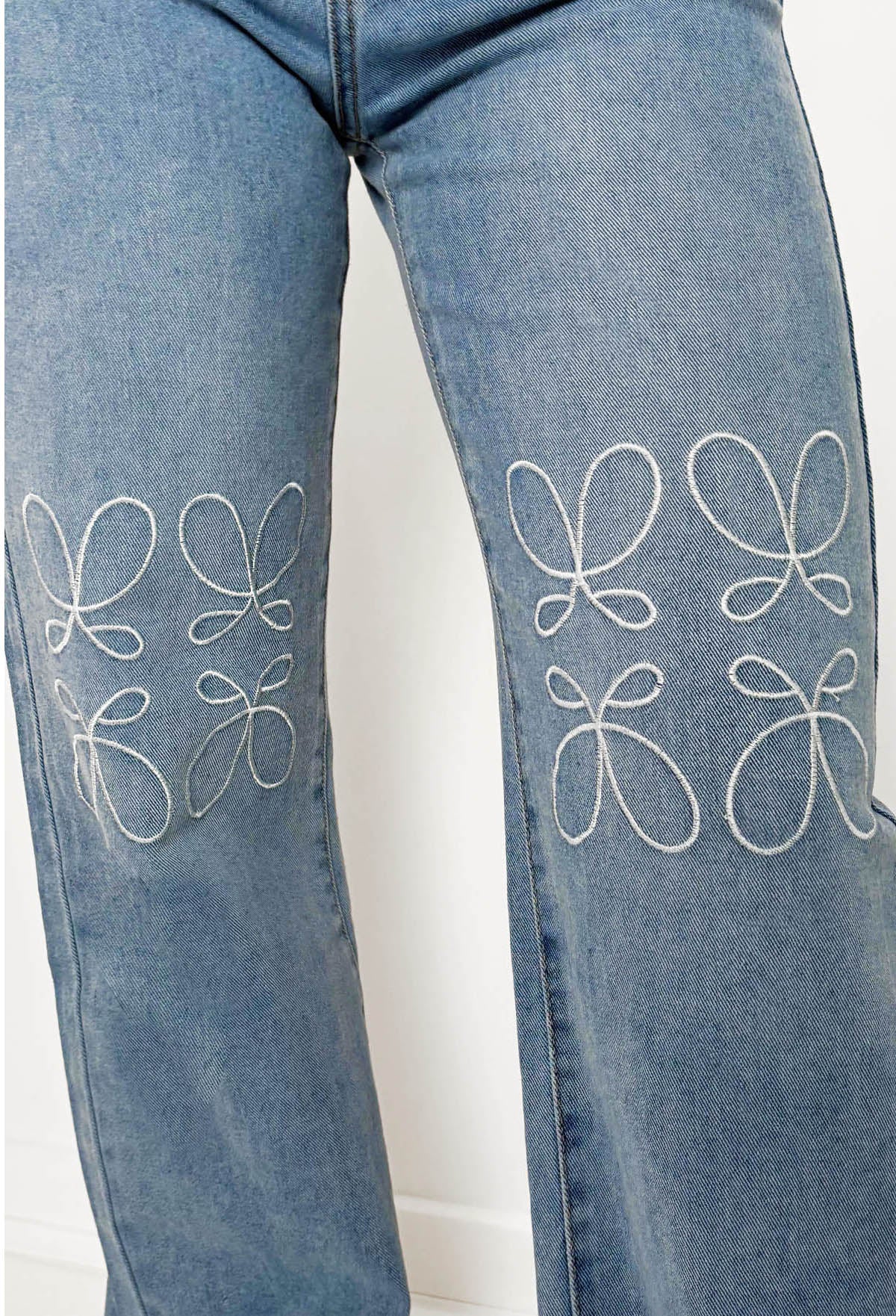 Star Power Mid Wash Embroidered Detail Straight Leg Jeans - Image 5