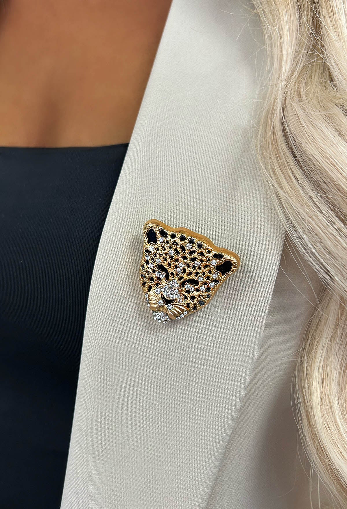 The Hustle Gold Jaguar Head Brooch - Image 2