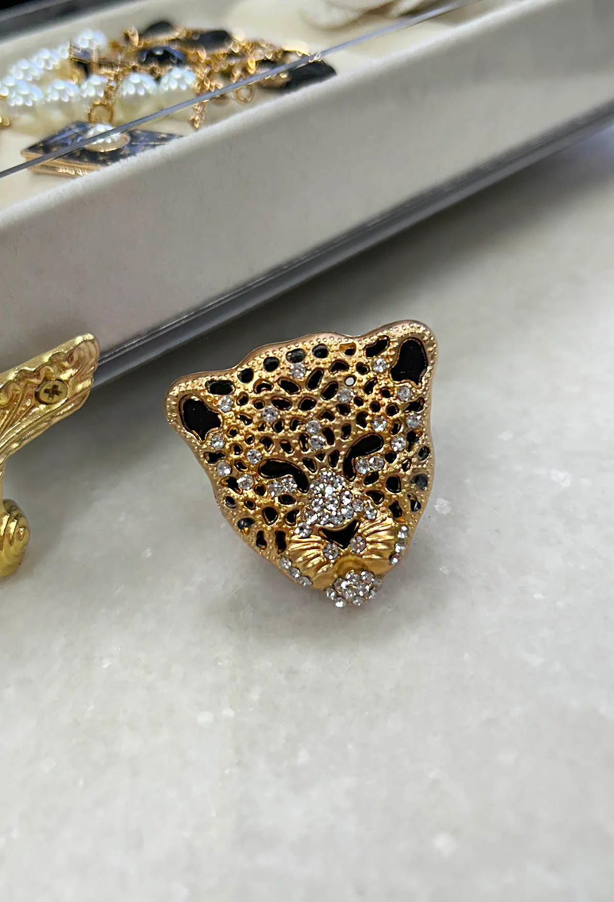 The Hustle Gold Jaguar Head Brooch - Image 4